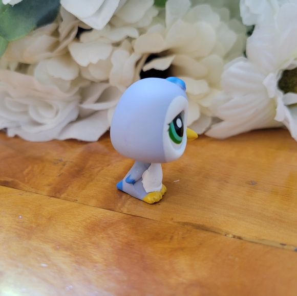 Littlest Pet Shop LPS #1526 Penguin Bird Blue White Green Eyes - Picture 4 of 12